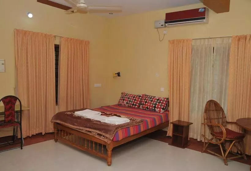 ホテル Karthika Plaza Resort Varkala