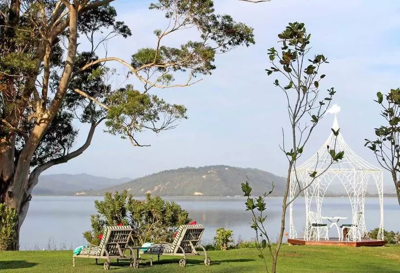 Hotelli Lakeside Lodge & Spa