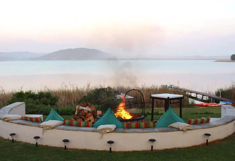 Hotelli Lakeside Lodge & Spa