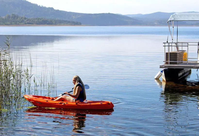 Hotelli Lakeside Lodge & Spa