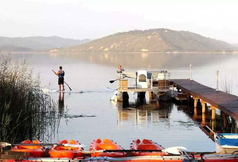 Hotelli Lakeside Lodge & Spa