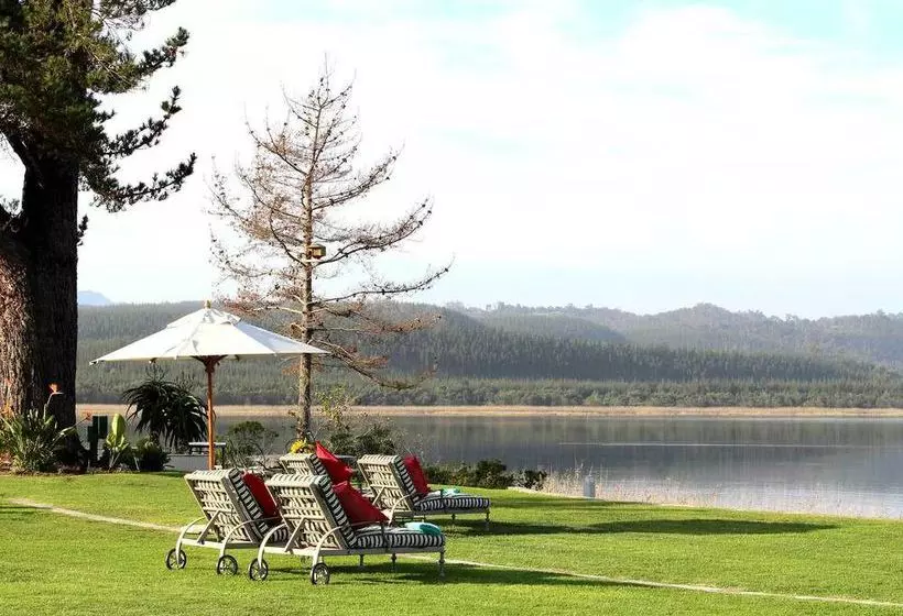 Hotelli Lakeside Lodge & Spa