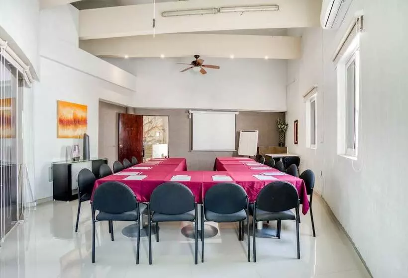 Hotelli Maioris Guadalajara