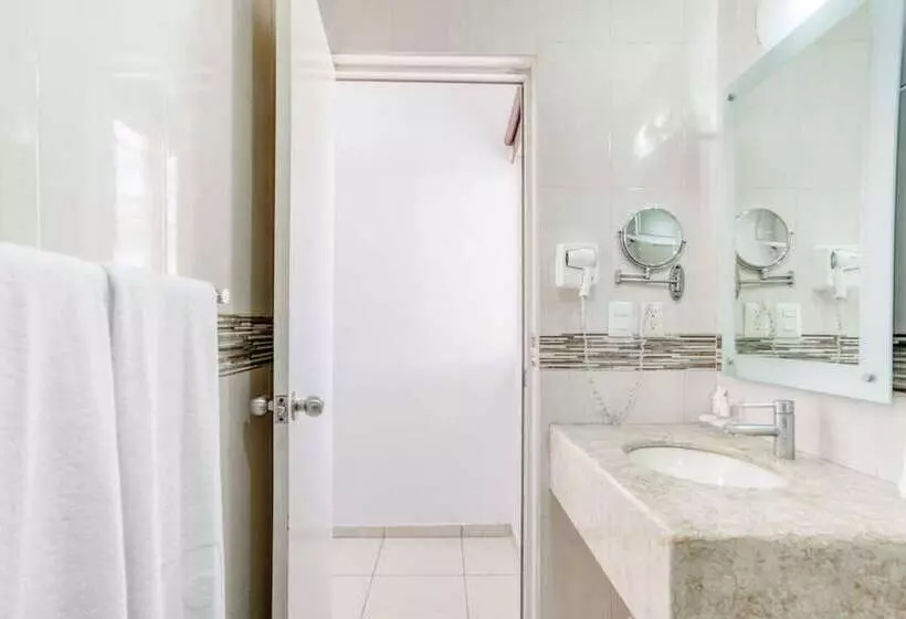 Hotelli Maioris Guadalajara