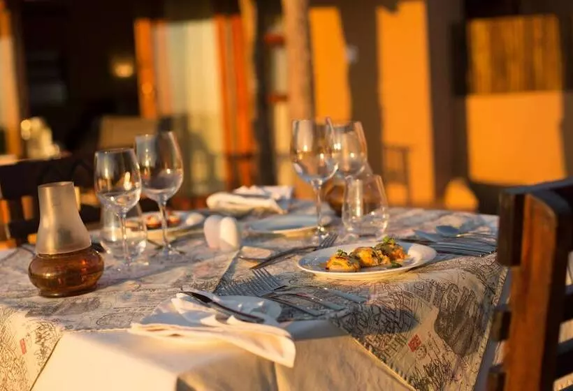 هتل Mopane Bush Lodge