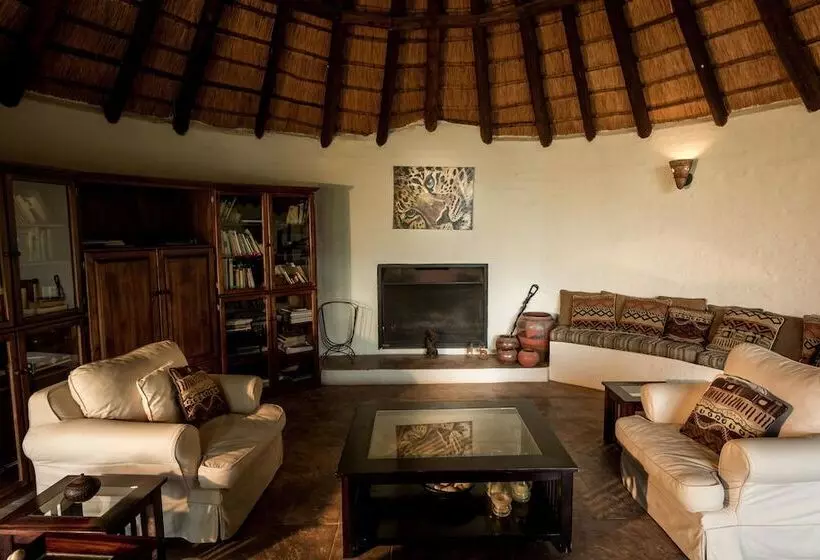 هتل Mopane Bush Lodge