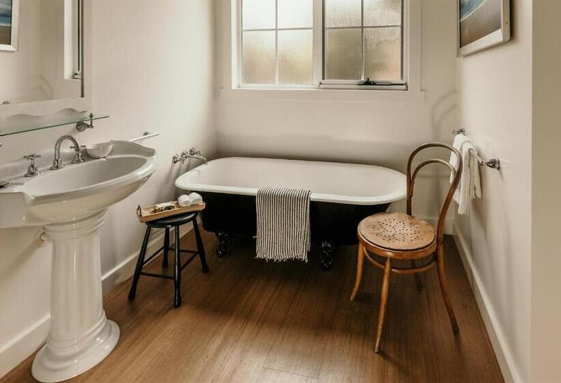 Stanley Hotel & Apartments