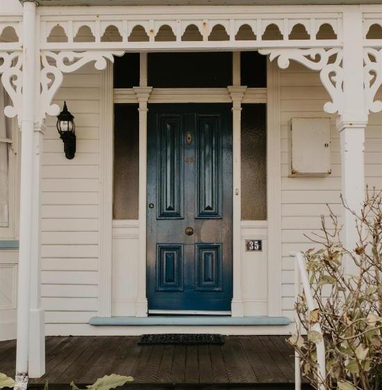 Stanley Hotel & Apartments