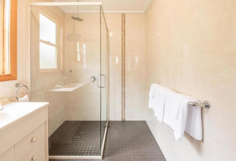 Stanley Hotel & Apartments