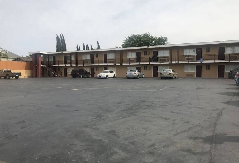 فندق على الطريق Economy Inn Antioch