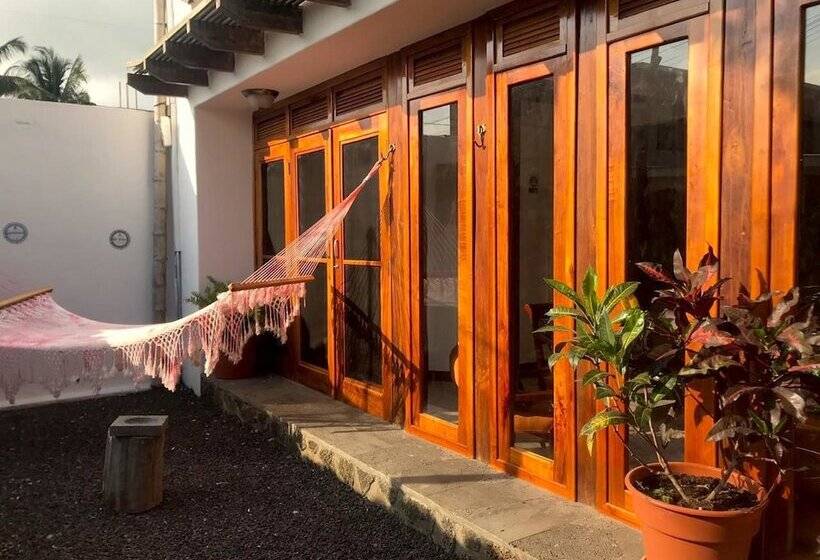 פנסיון Gala House Galápagos