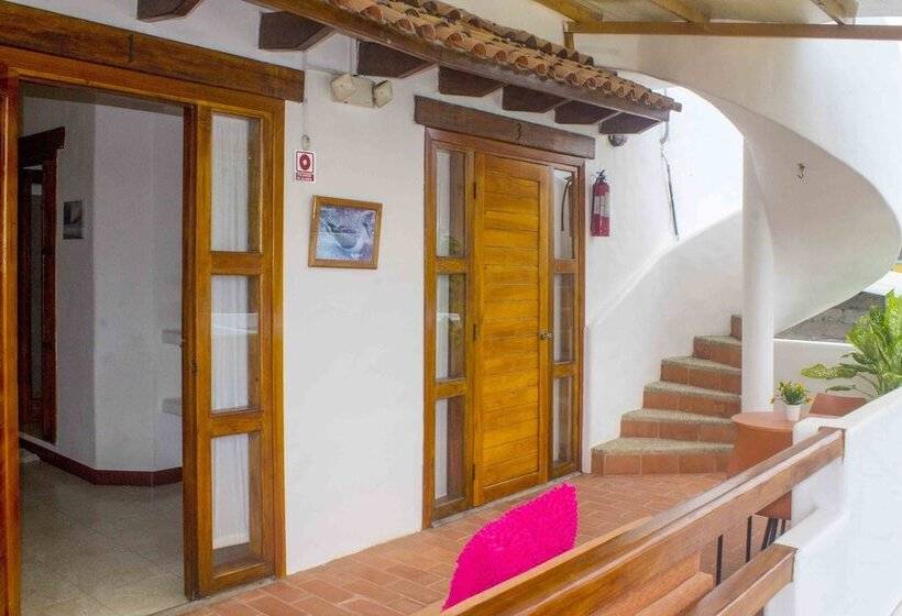 פנסיון Gala House Galápagos