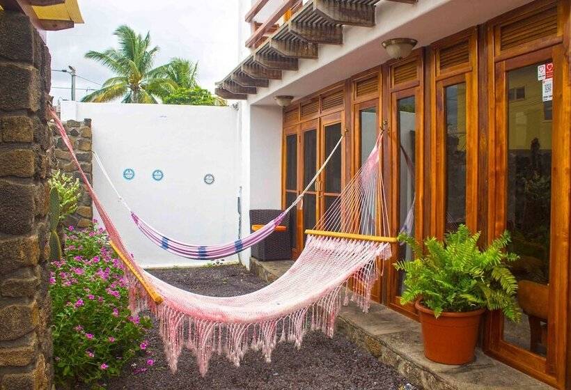 פנסיון Gala House Galápagos