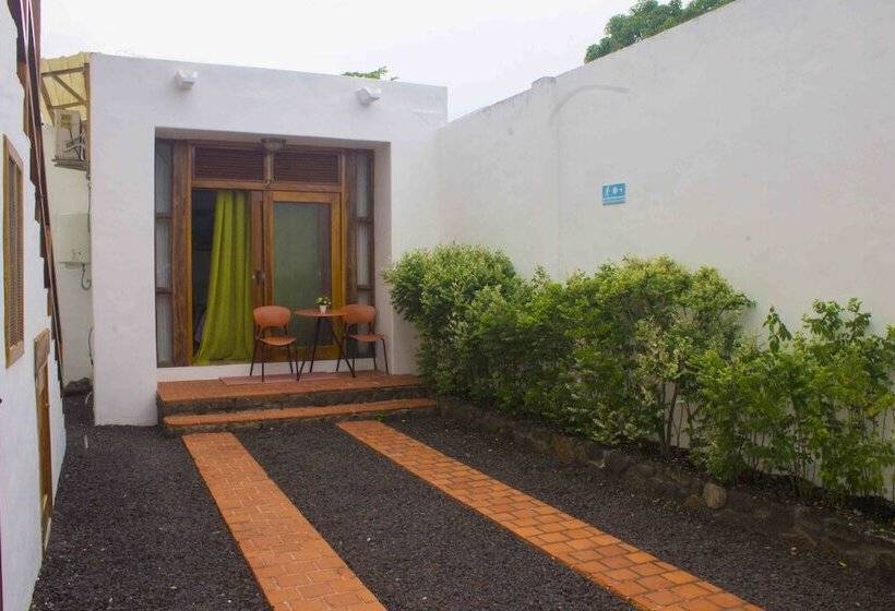 פנסיון Gala House Galápagos