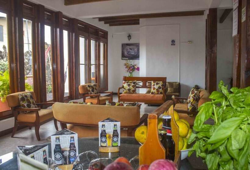 פנסיון Gala House Galápagos