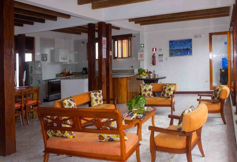 פנסיון Gala House Galápagos
