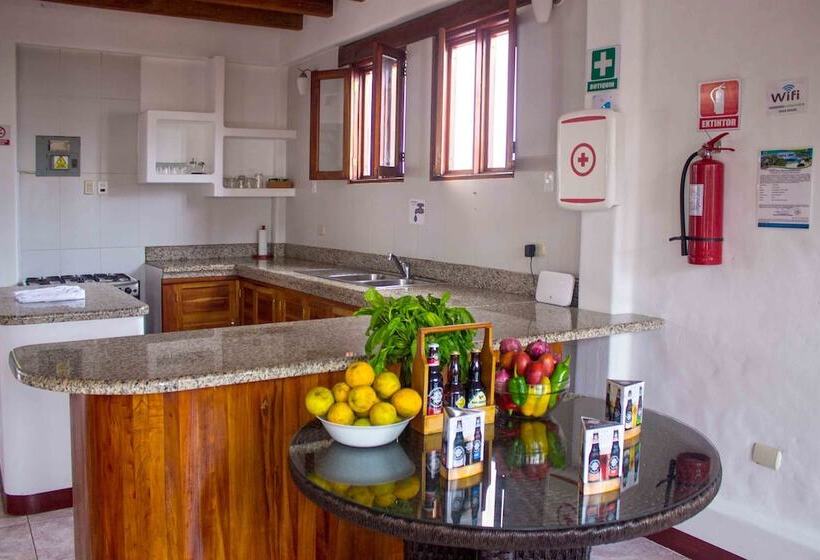 פנסיון Gala House Galápagos