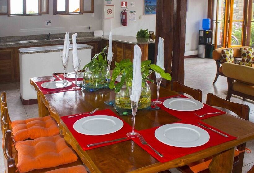 פנסיון Gala House Galápagos