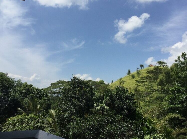 Pensión Hanthana House