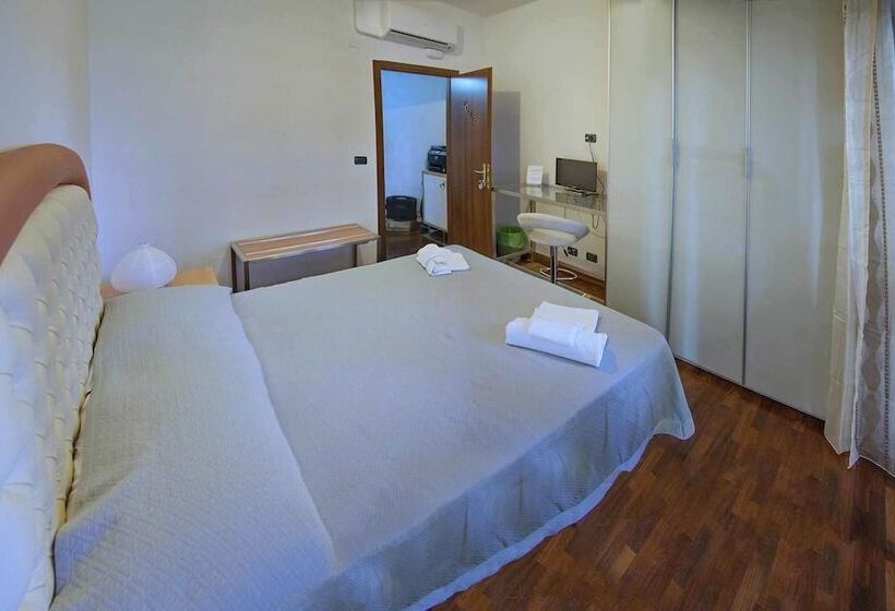 بنسيون La Fiera Guesthouse