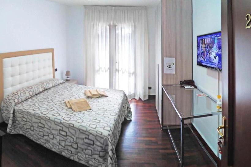 بنسيون La Fiera Guesthouse