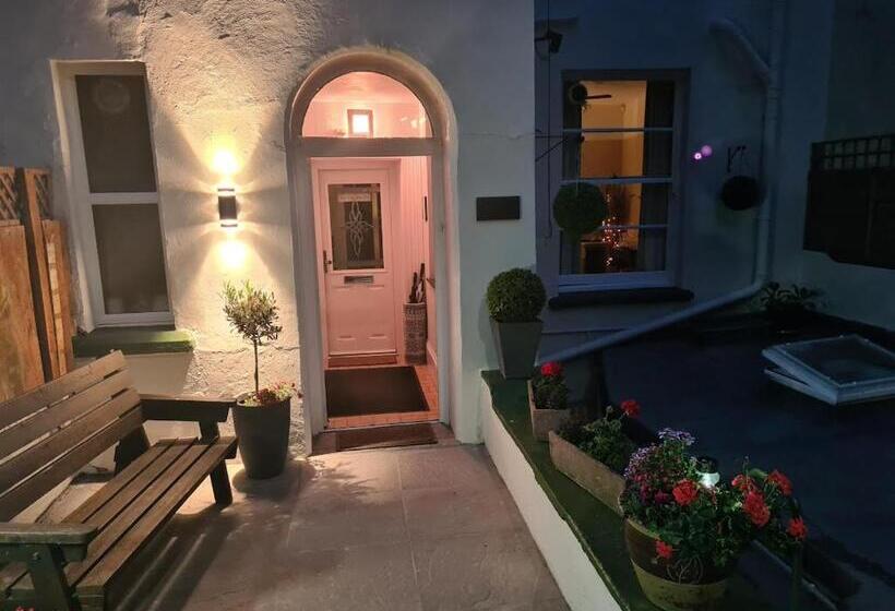 ペンション The Collingdale Guest House