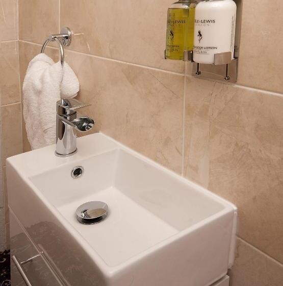 ペンション The Collingdale Guest House