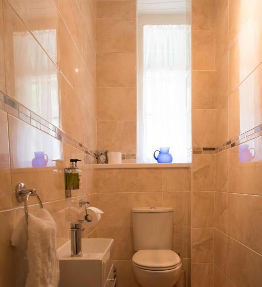 ペンション The Collingdale Guest House