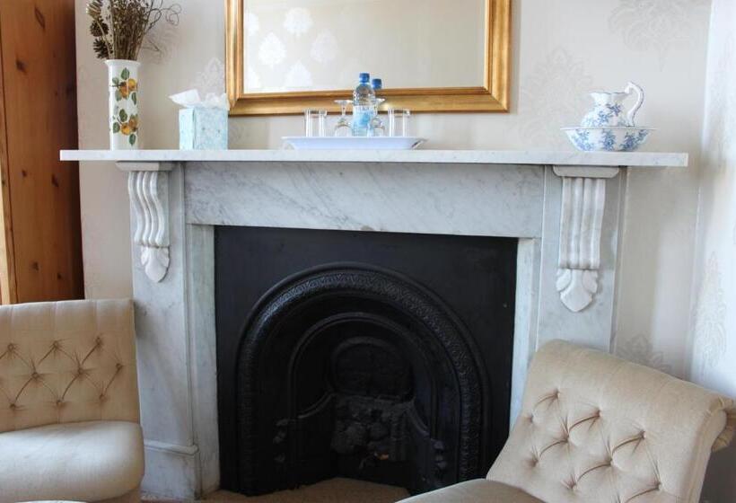 ペンション The Collingdale Guest House