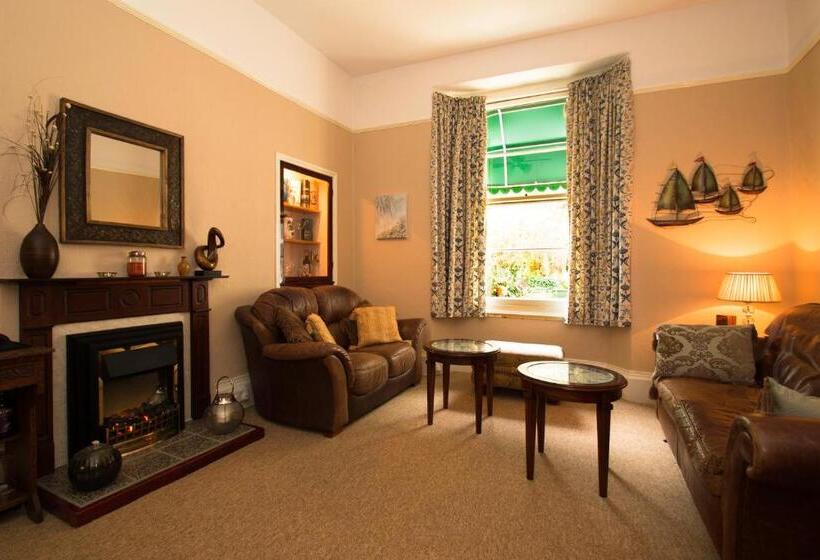 ペンション The Collingdale Guest House