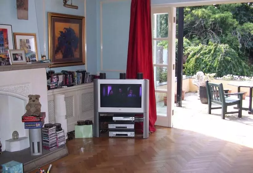 Roseview B & B