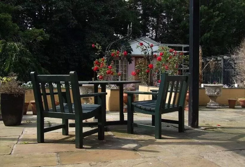Roseview B & B