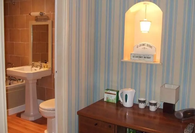 Roseview B & B