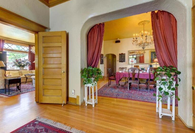 The St. Mary S Inn, Bed And Breakfast