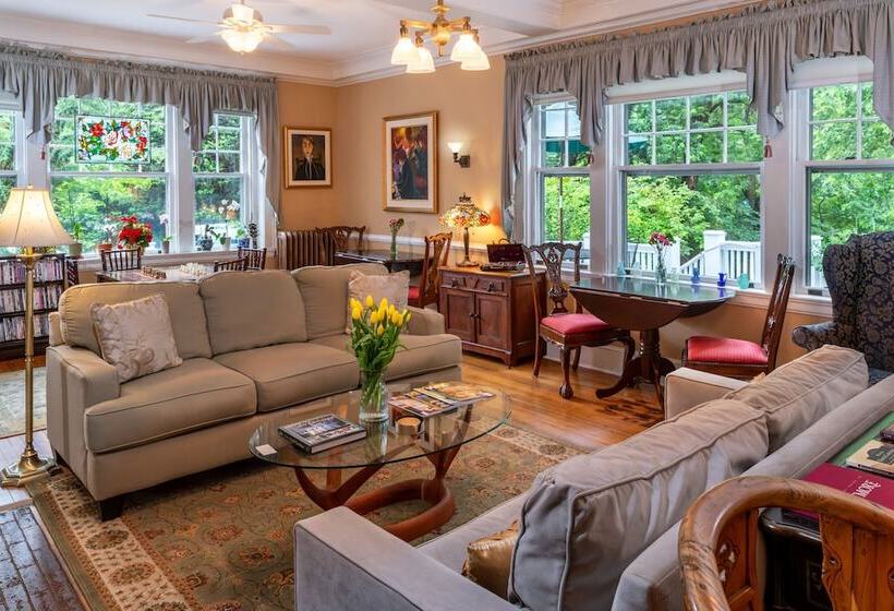 Abbington Green Bed & Breakfast Inn