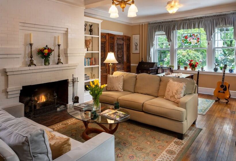 Abbington Green Bed & Breakfast Inn