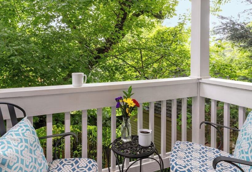 Abbington Green Bed & Breakfast Inn