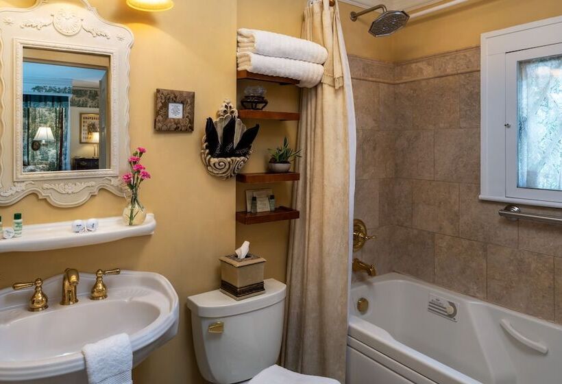 Abbington Green Bed & Breakfast Inn