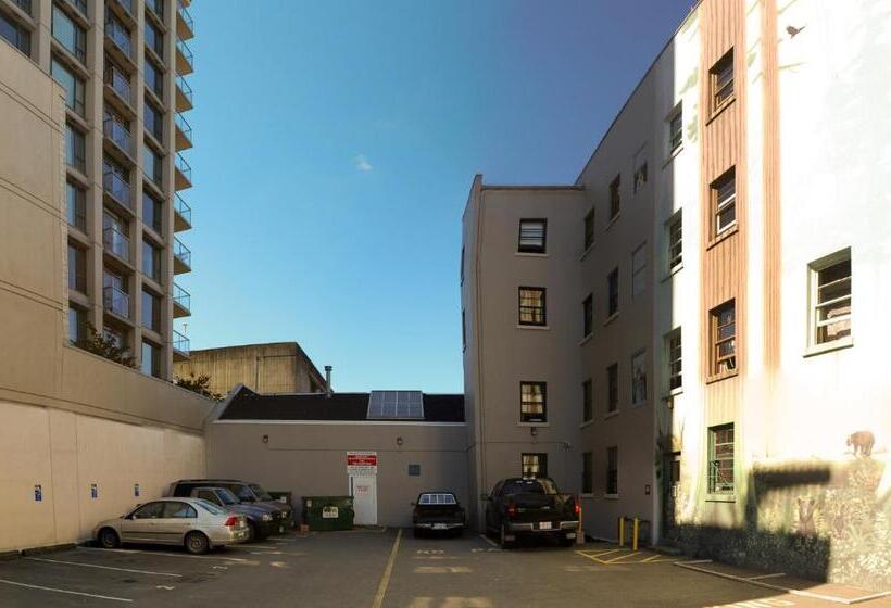 فندق صغير Ocean Island Inn | Backpackers | Suites