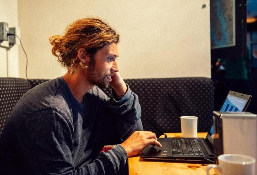 فندق صغير Ocean Island Inn | Backpackers | Suites