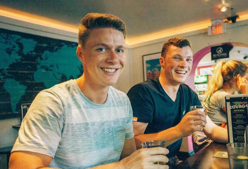 فندق صغير Ocean Island Inn | Backpackers | Suites