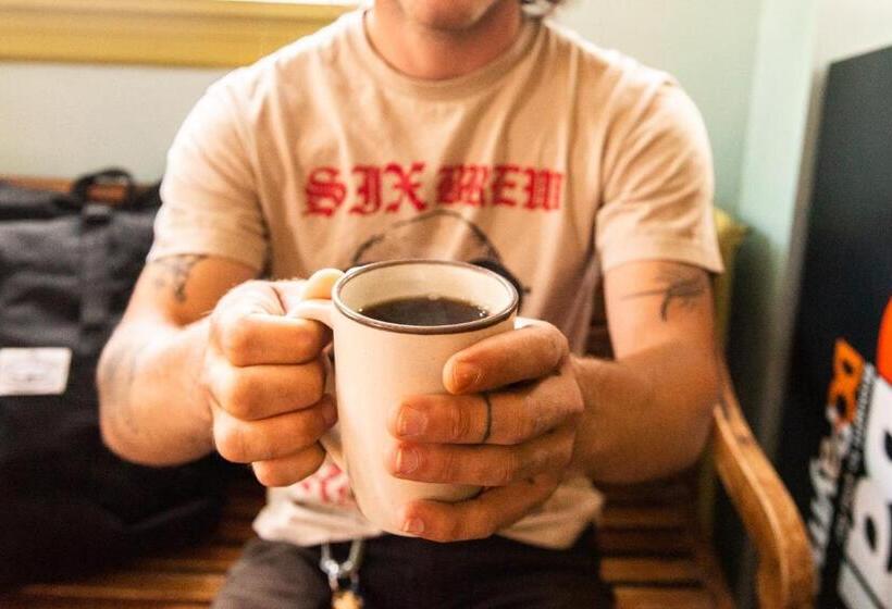 فندق صغير Ocean Island Inn | Backpackers | Suites