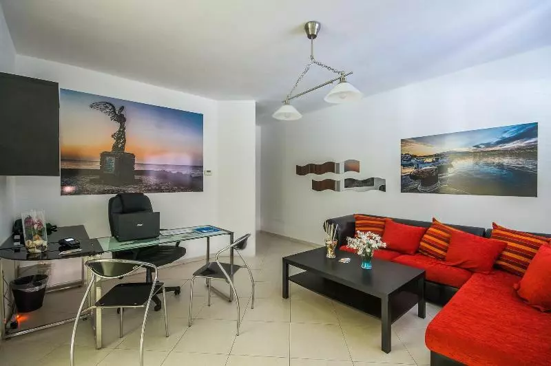 تختخواب و صبحانه New Naxos Village