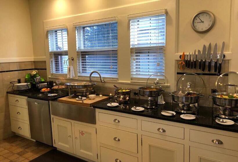 Bed and Breakfast Leonard At Logan House