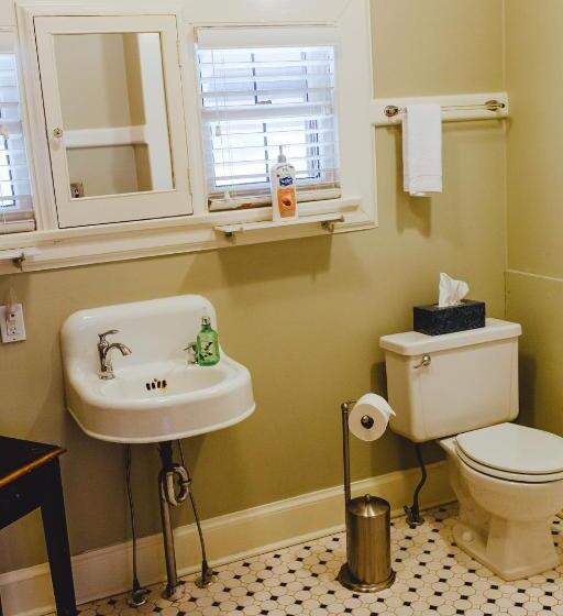 Bed and Breakfast Leonard At Logan House