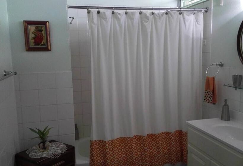 تختخواب و صبحانه Neita S Nest