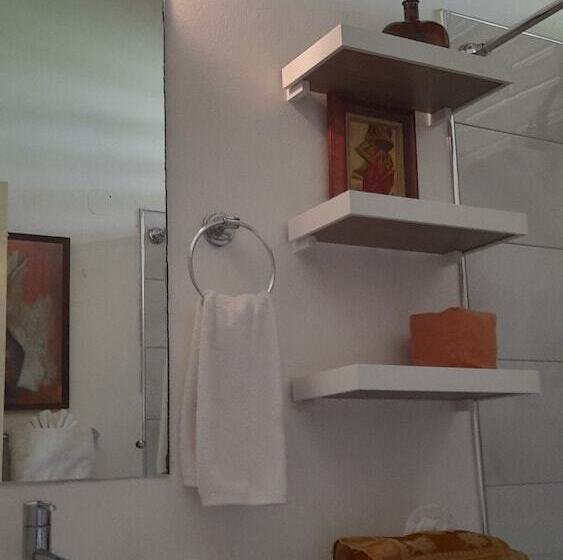 تختخواب و صبحانه Neita S Nest