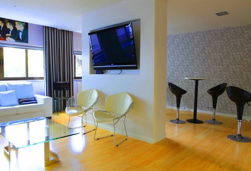 Отель Escuela Madrid