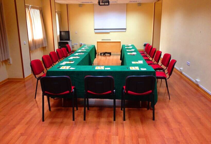 Отель Escuela Madrid