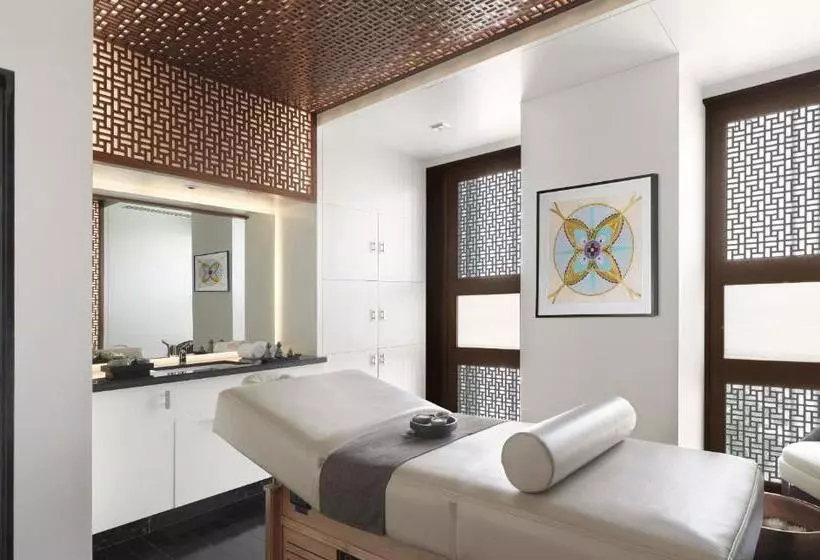 Four Seasons Hotel Abu Dhabi At Al Maryah Island